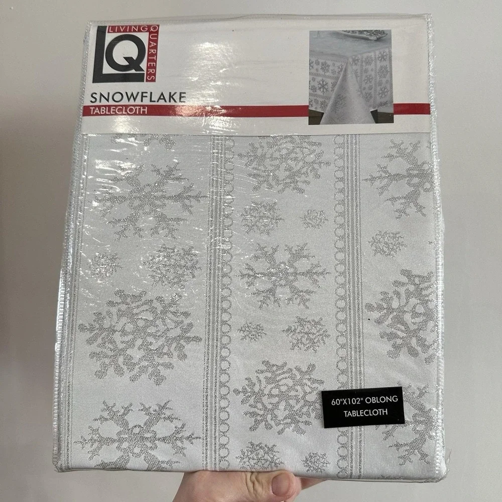 NEW Living Quarters‎ Oblong Snowflake Tablecloth Silver White Chrisrmas 60x102